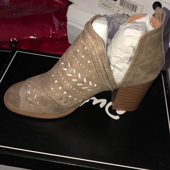 Size 10 Taupe Vegan Leather Open toe Bootie - Picture 2 of 2